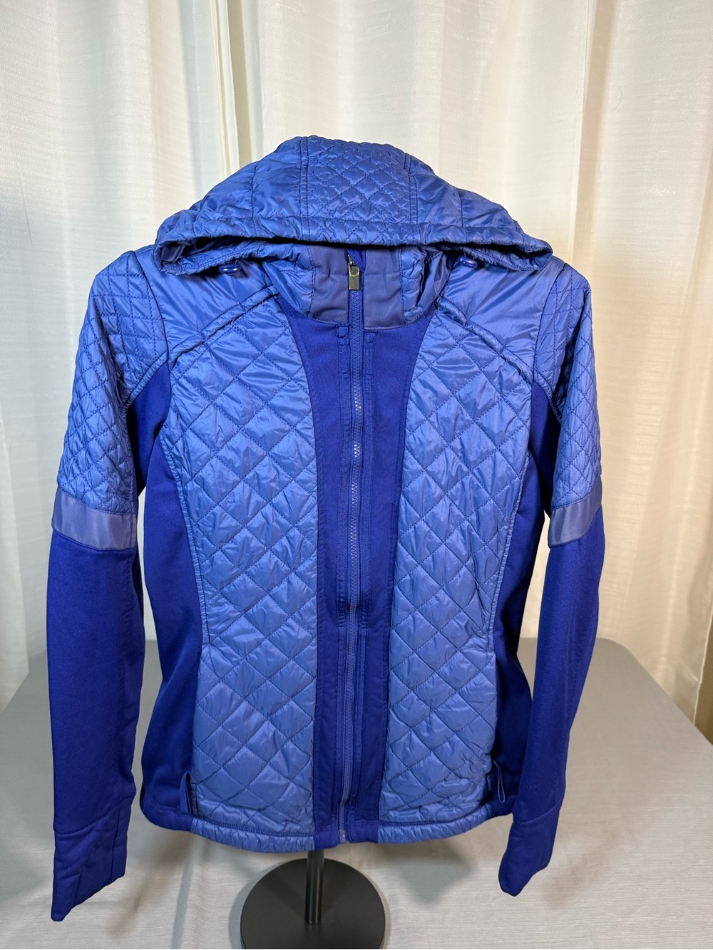 Athleta Quilted Hooded Puffer Jacket in Blue